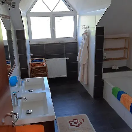 Sundowner At The Lakeside - 120sqm *